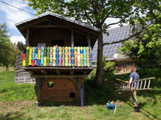 Blockhtte mit Zaunlatten